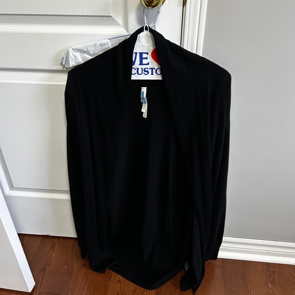 Aritzia cardigan - Picture 1 of 5